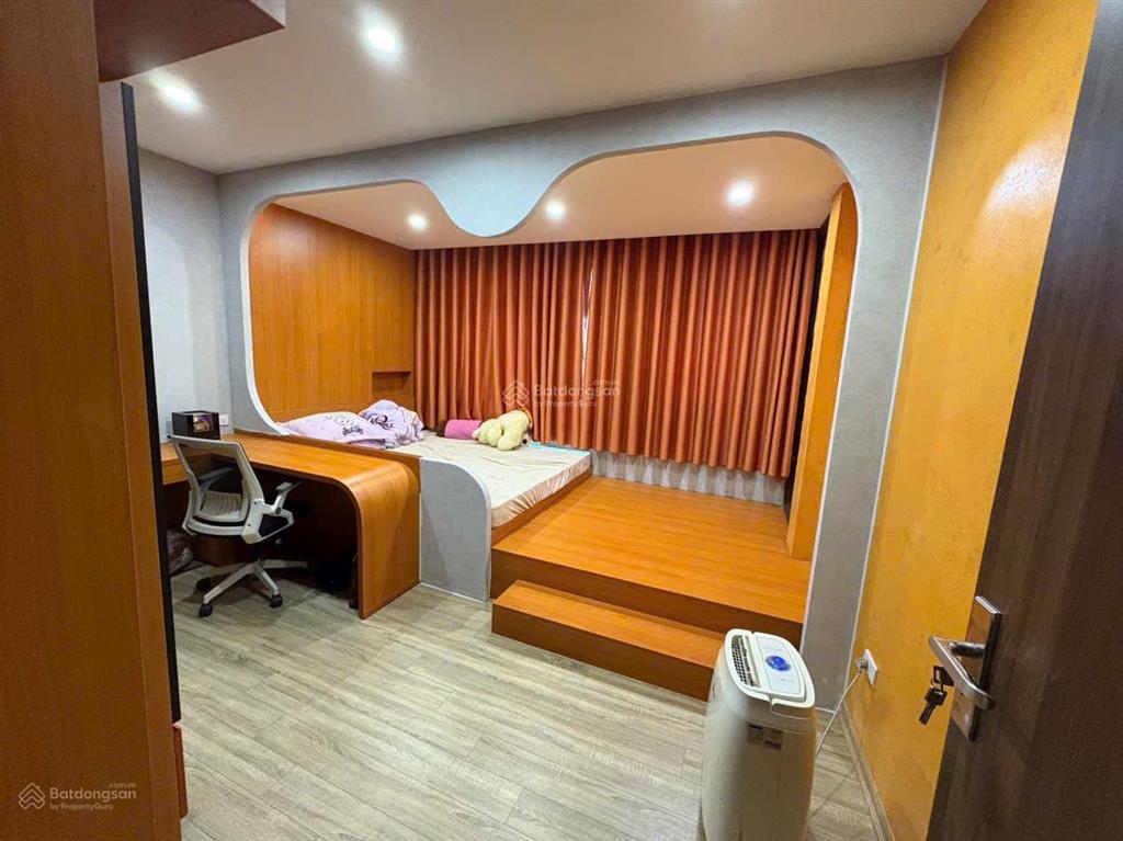Bán nhà nguyễn văn cừ 55m2 5 tầng 11,3 tỷ dân xây, sát phố, sầm uất bạc nhất quận, 4 ngủ