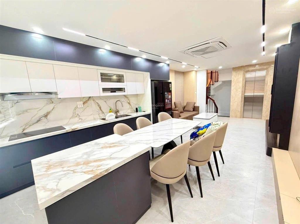 Bán nhà ngô gia tự 40m 6 tầng 9,5 tỷ thang máy ô tô vào nhà, xây mới full nội thất xịn sò