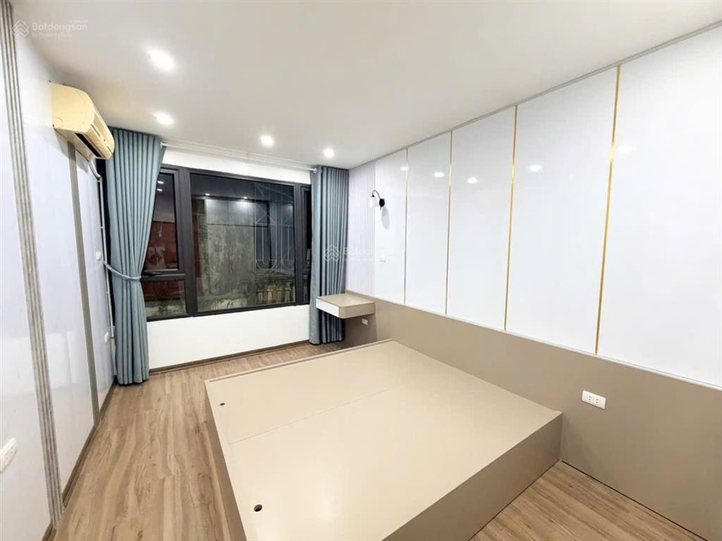 Bán nhà ngọc thụy, 35m2, 5 tầng, 5,9 tỷ trong đê, dân xây, sát phố, chủ cần bán nên để giá thấp