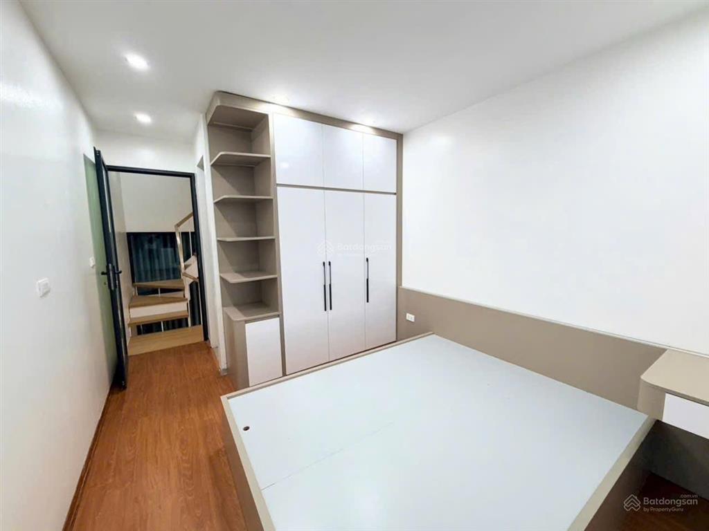 Bán nhà ngọc thụy, 35m2, 5 tầng, 5,9 tỷ trong đê, dân xây, sát phố, chủ cần bán nên để giá thấp