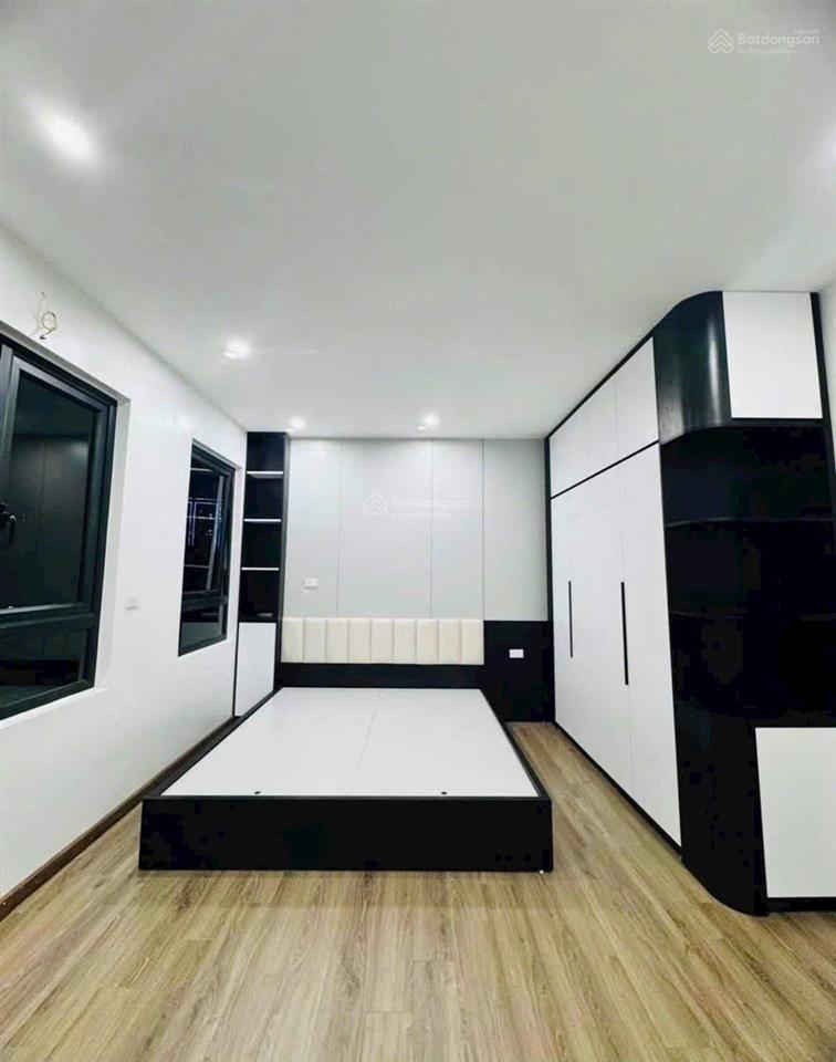 Bán nhà gia quất 43m 5 tầng 8,6 tỷ thang máy, dân xây, full nội thất, ô tô đỗ cổng
