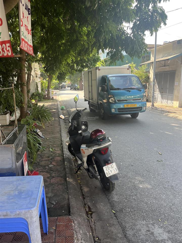 Bán đất việt hưng, 52m2 giá 5,7 tỷ sát ô tô tránh, gần chợ và trường học, phù hợp xây ở, giữ tiền