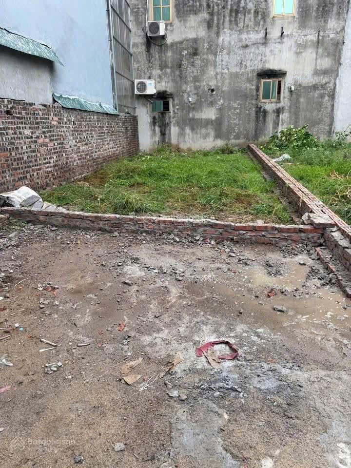 Bán đất việt hưng, 52m2 giá 5,7 tỷ sát ô tô tránh, gần chợ và trường học, phù hợp xây ở, giữ tiền