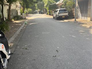 Bán đất việt hưng, 52m2 giá 5,7 tỷ sát ô tô tránh, gần chợ và trường học, phù hợp xây ở, giữ tiền