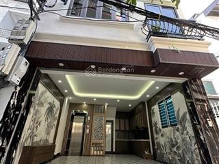 Bán nhà gia quất 45m 5 tầng 7,6 tỷ/tháng máy, xây mới full nội thất, sát chợ và trường học