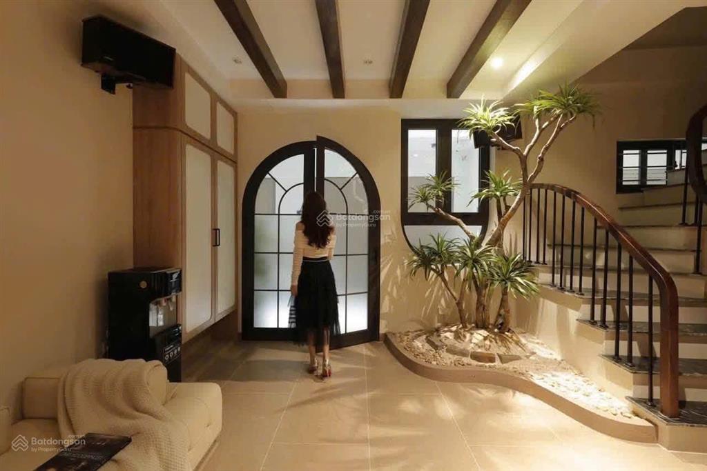 Bán nhà bồ đề 66m 5 tầng 8,5 tỷ dân xây mới full nội thất, sát hồ bồ đề, thông hồ bồ đề