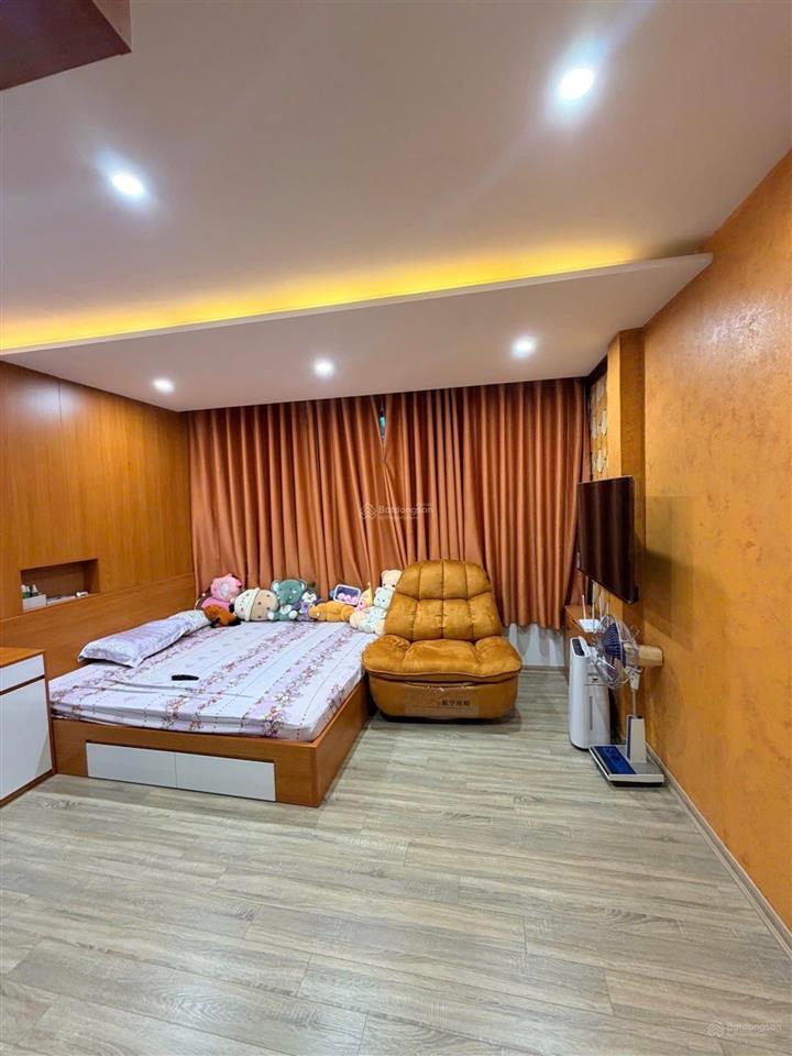Nhà riêng 55m2, 4pn, 4wc, 9,8 tỷ tại nguyễn văn cừ, p bồ đề, q.long biên hàng hot
