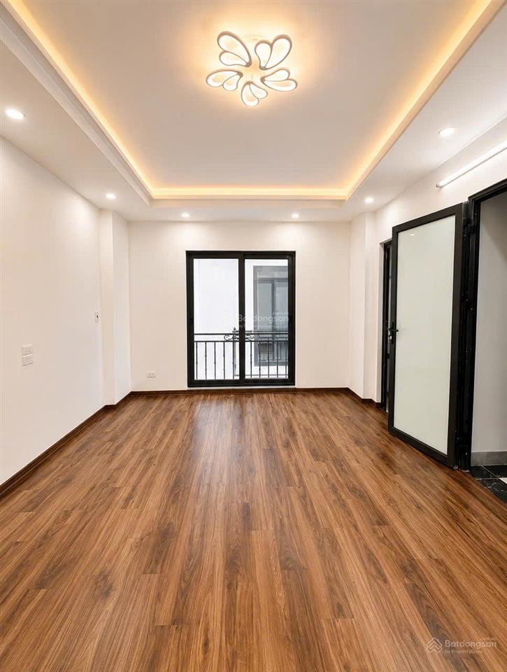Bán nhà riêng 3pn, 4vs, 36m2 tại phường giang biên, 4,5 tỷ