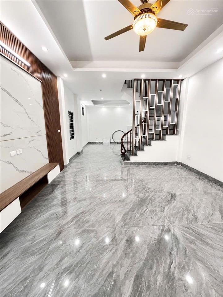 Bán nhà riêng 3pn, 4vs, 36m2 tại phường giang biên, 4,5 tỷ