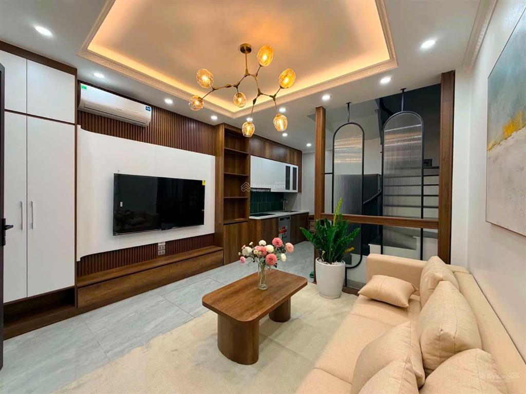 Bán nhà riêng tại ngọc lâm, 7,4 tỷ, 45 m2, view đẹp xây mới, thang máy, full nội thất, sát ô tô
