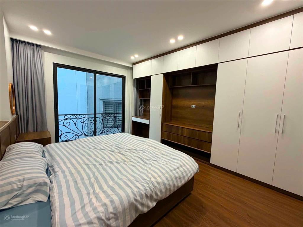 Bán nhà riêng tại ngọc lâm, 7,4 tỷ, 45 m2, view đẹp xây mới, thang máy, full nội thất, sát ô tô