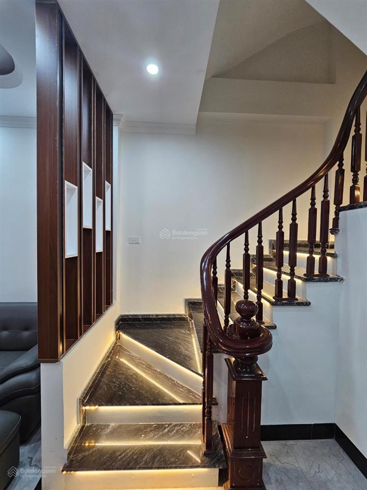 Bán nhà riêng 3pn, 4wc, 35m2 tại ngô gia tự, long biên, 6,3 tỷ