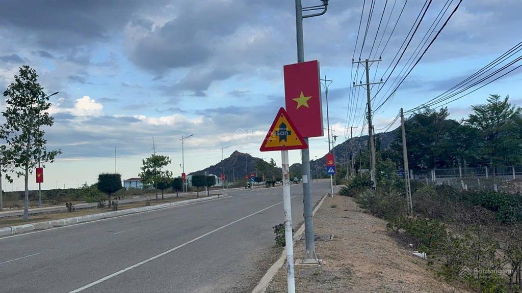 Chính chủ cần bán lô góc ngay trung tâm hành chính huyện thuận nam, ninh thuận cũ, giá chỉ hơn 2tr