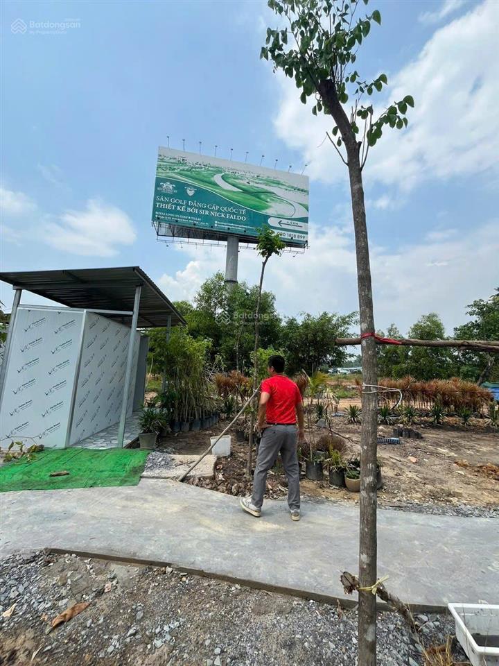 Cần bán gấp 2,5 héc đất khu vực trước mặt sân golf quốc tế royal long an, giá chỉ hơn 4tr/m2