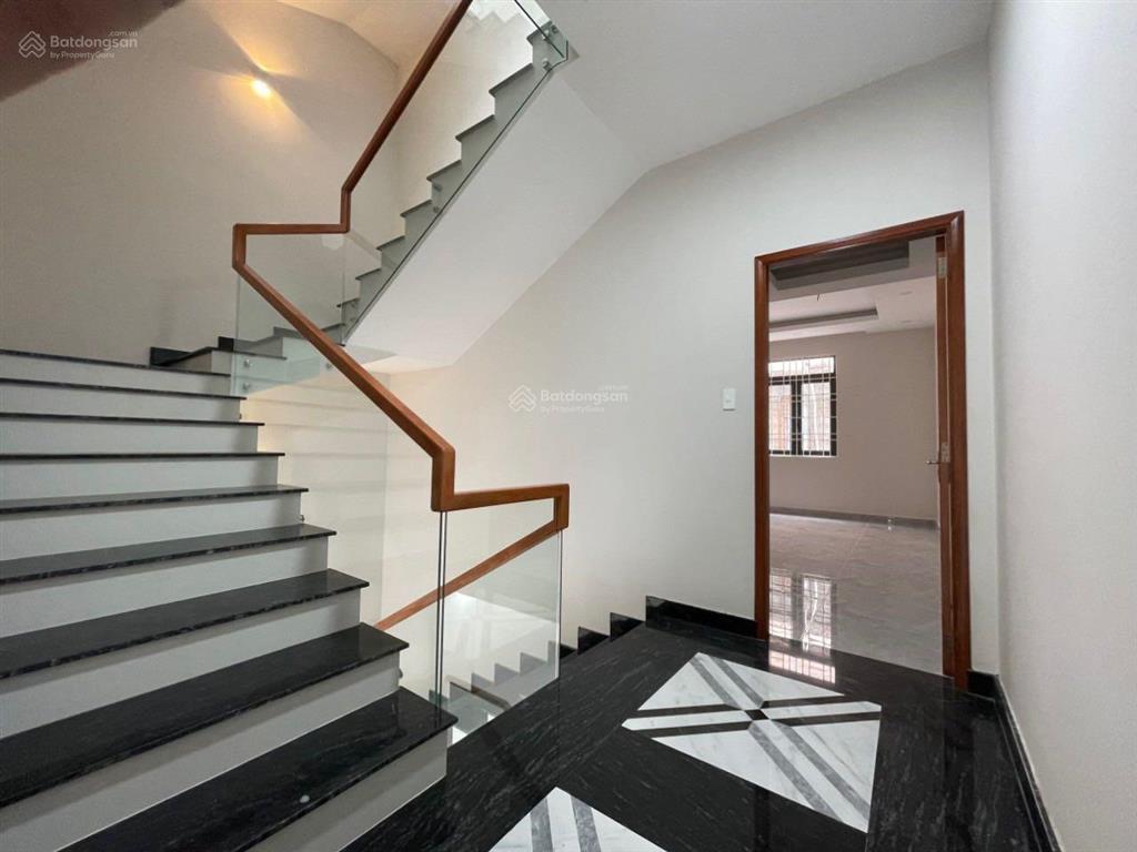 Cho thuê nhà nguyên căn 1 trệt 3 lầu 5x20m  25 triệu/tháng đường 28 tên lửa, quận bình tân