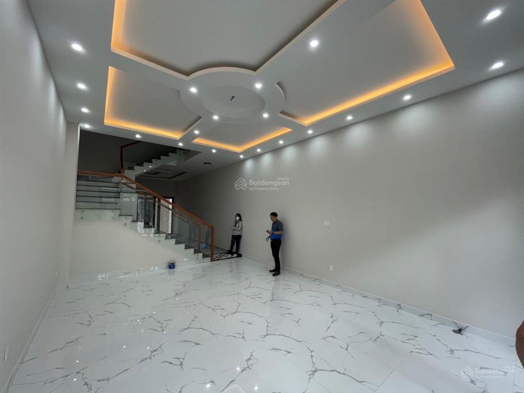 Cho thuê nhà nguyên căn 1 trệt 3 lầu 5x20m  25 triệu/tháng đường 28 tên lửa, quận bình tân