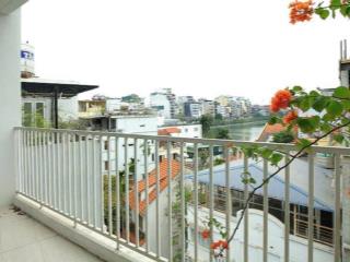 Chính chủ cần bán tòa căn hộ mặt ngõ 31 xuân diệuphường quảng antây hồhà nội 178m2x8t, 80 tỷ