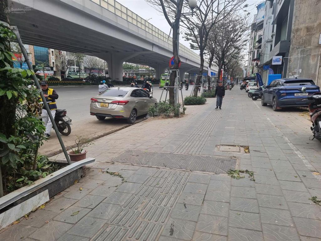 Chính chủ cần bán gấp đất mặt đường phạm văn đồngphường nghĩa đôhà nội 87m2,mt17m, giá 36.6 tỷ