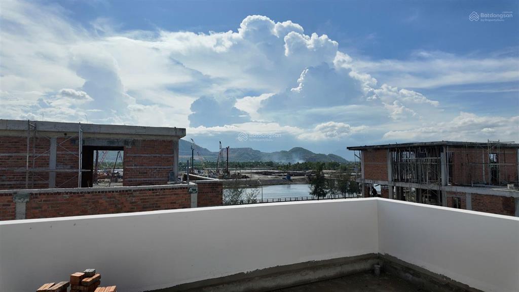 Hạ giá 1,5tỷ bán nhanh nhà biệt thự 300m2 view công viên kđt an bình tân, kề bên sun charmora city