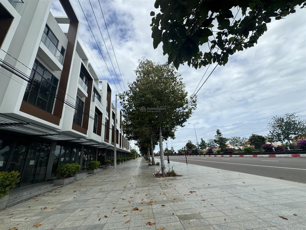 Ngợp căn nhà phố 7 tỷ còn 4,5 tỷ  mũi né summerland