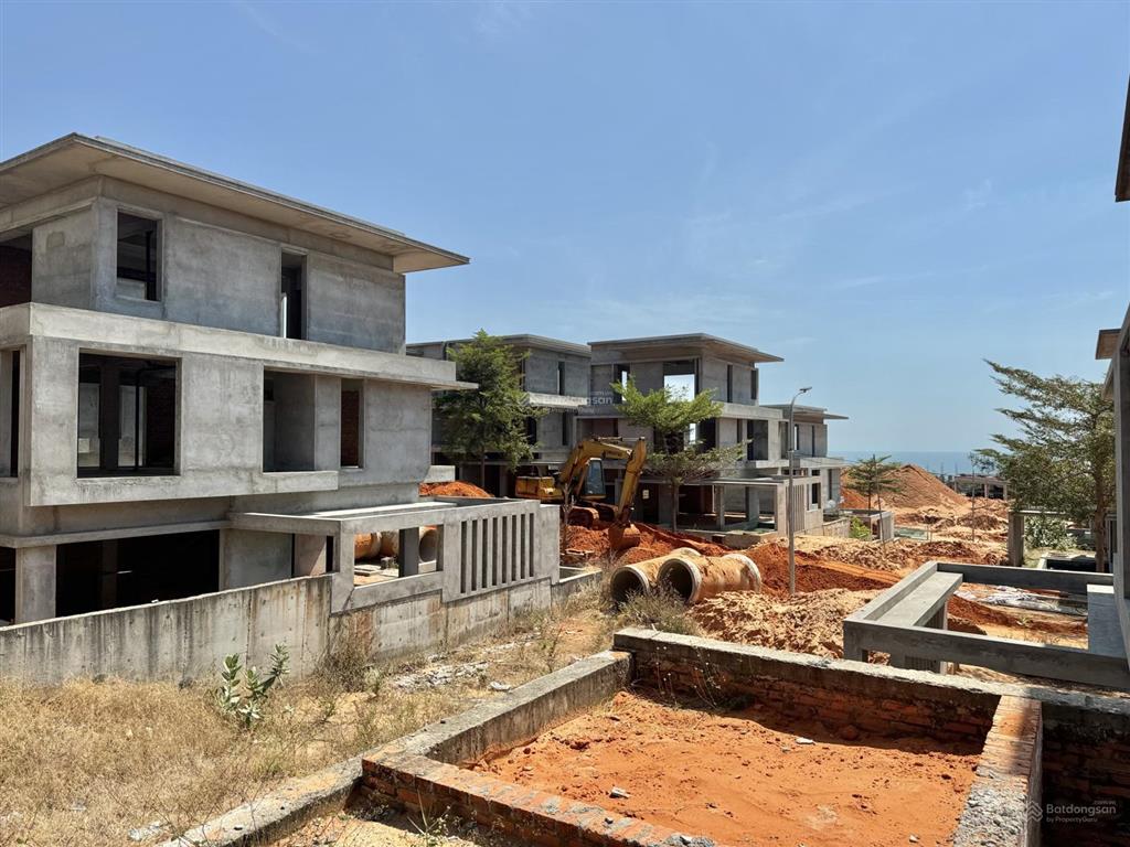 Biệt thự hồ bơi riêng mũi né chỉ 8,6 tỷ  cách biển 300m  gần sân bay