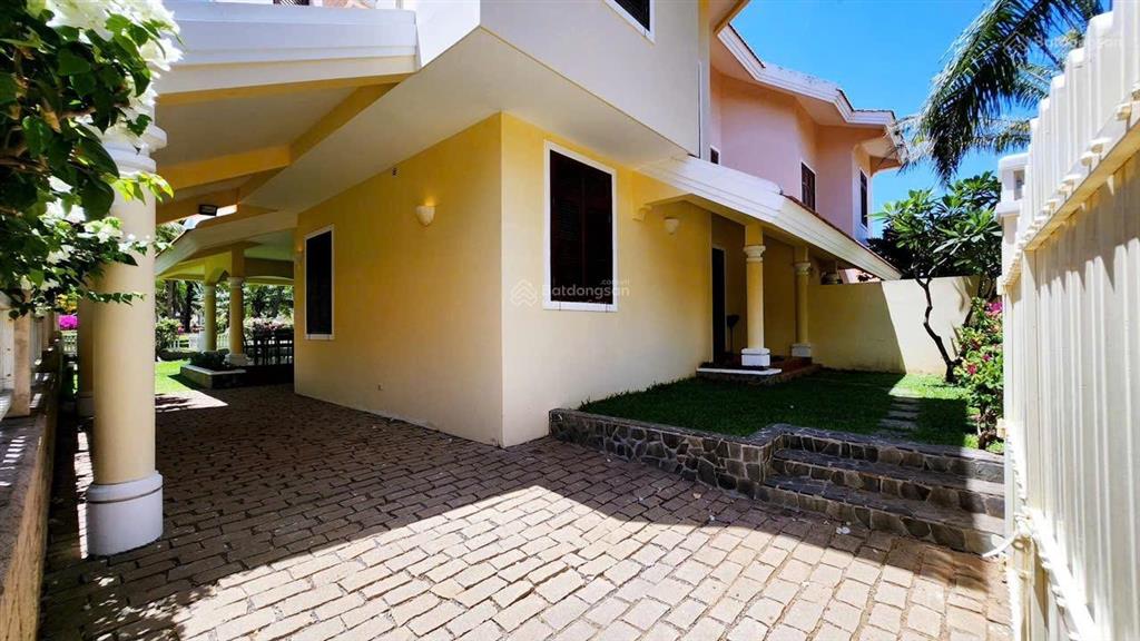 Biệt thự nghỉ dưỡng ven biển domaine mũi né giá chỉ 10,8 tỷ  3 pn