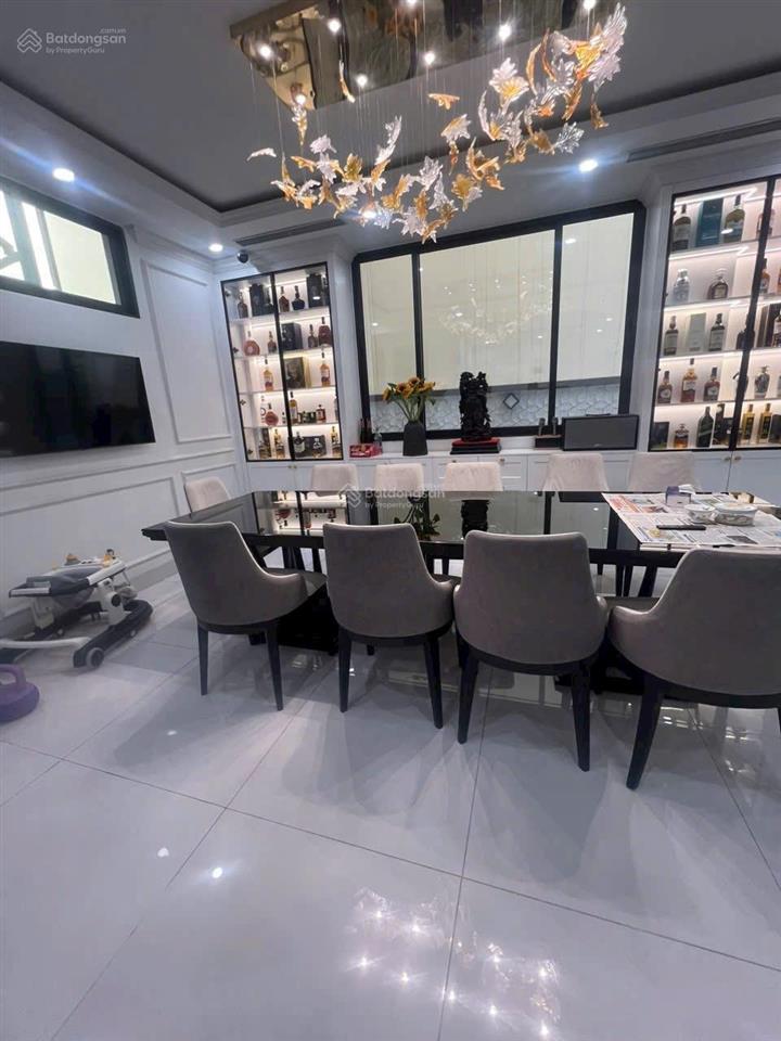 Gia đình cho thuê căn biệt thự văn phú hoàn thiện đẹp có thang máy giá 35 tr  0982 168 ***