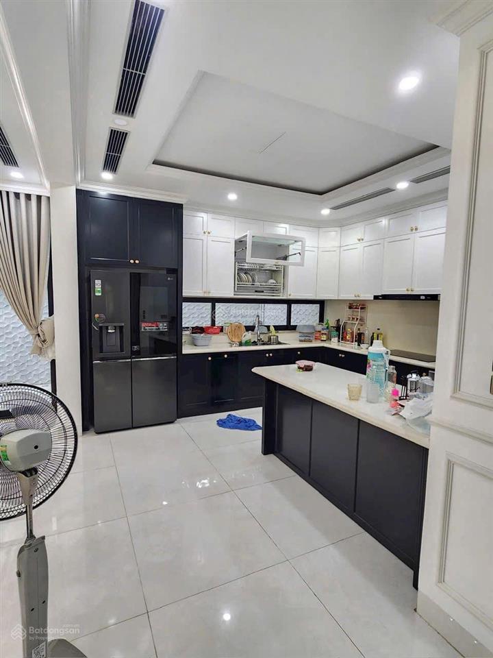 Gia đình cho thuê căn biệt thự văn phú hoàn thiện đẹp có thang máy giá 35 tr  0982 168 ***