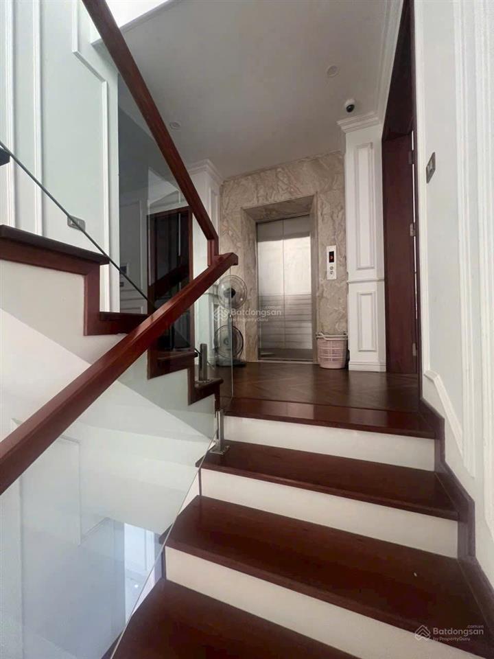 Gia đình cho thuê căn biệt thự văn phú hoàn thiện đẹp có thang máy giá 35 tr  0982 168 ***