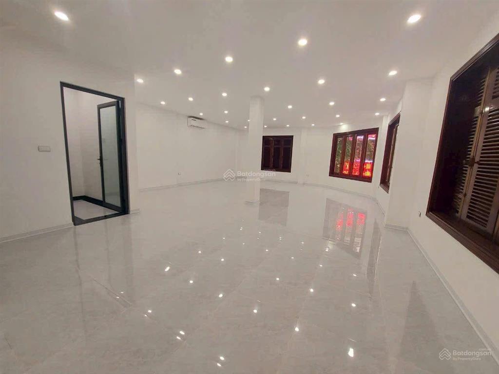 Gia đình cần cho thuê nhà lô góc kinh doanh tại 90 nguyễn tuân  0982 168 ***