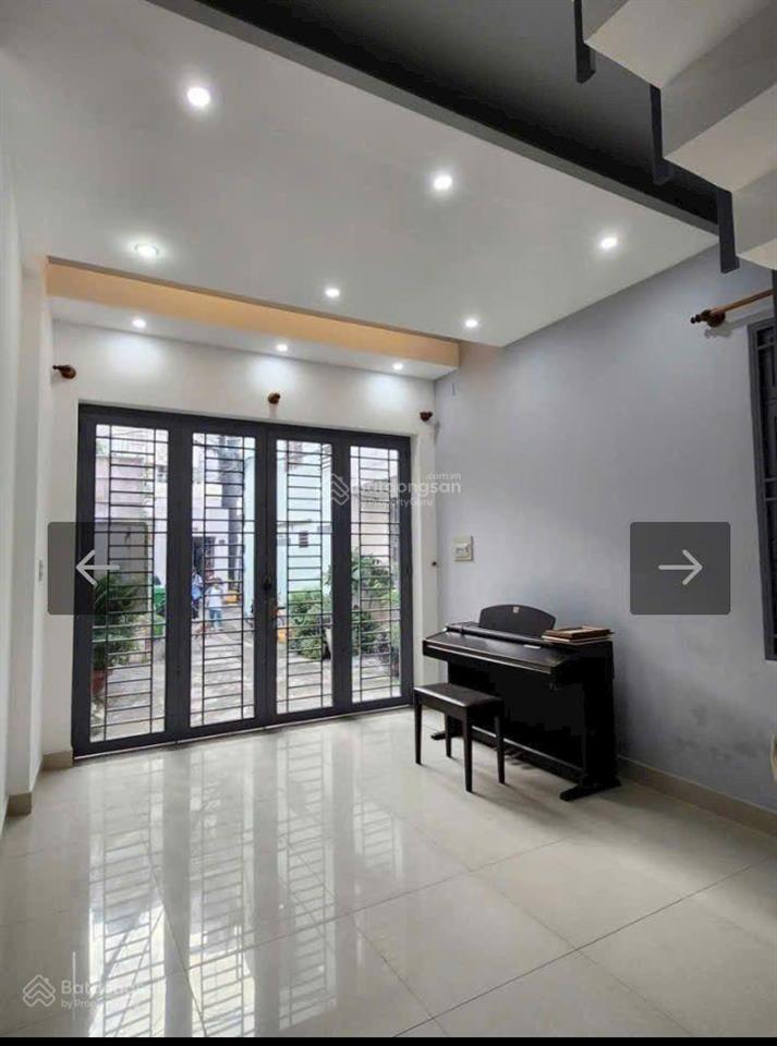 Nhà đẹp, xe hơi đổ trước cửa, khu dân cư hiện hữu, dân trí cao
