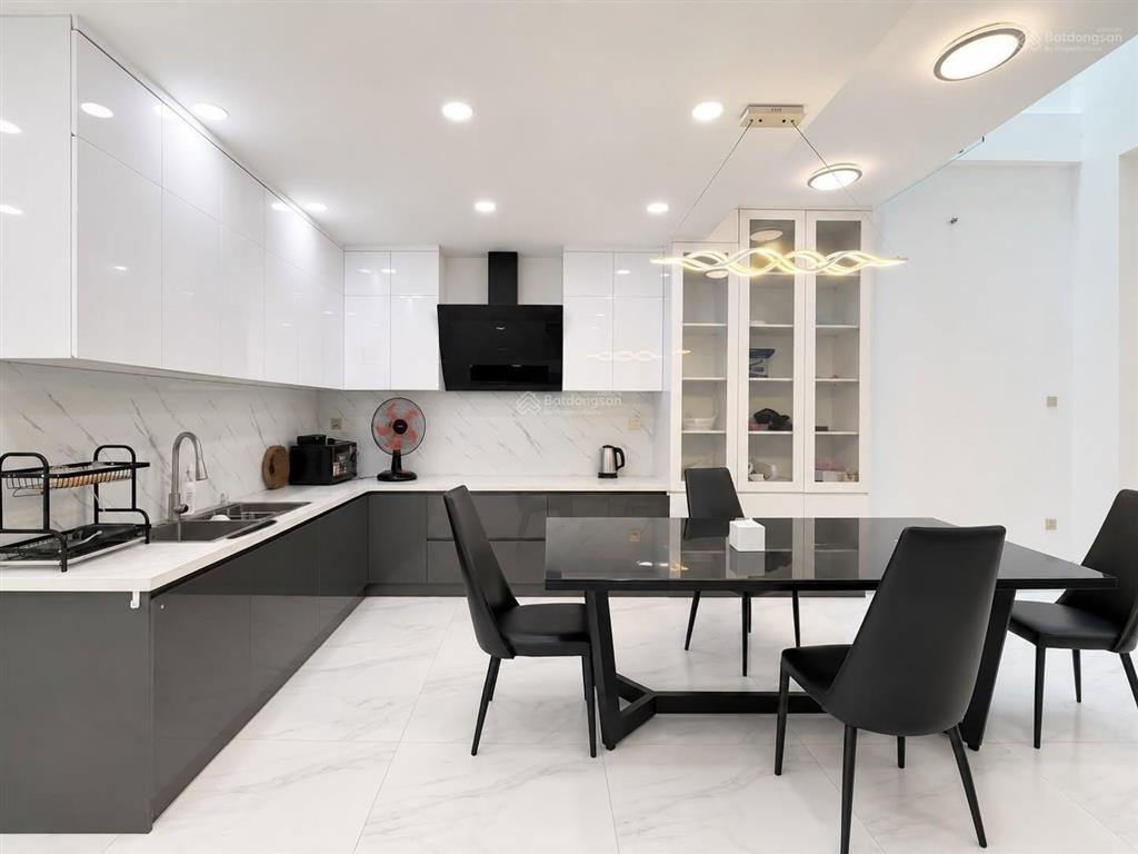 Giảm 3.3 tỷ nay 12.5 tỷ! bán nhanh nhà 4 tầng có hầm  hẻm 6.5m  4.8m x 17m  cho thuê 28tr/th.