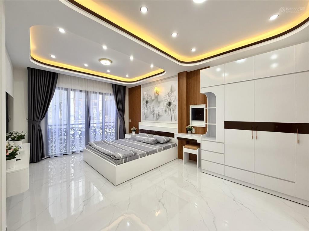 Gấp bán 11,5 tỷ giảm 10,4 tỷ! bán nhà xây mới 5 tầng  36m2  hẻm xe hơi  trần quang diệu quận 3.