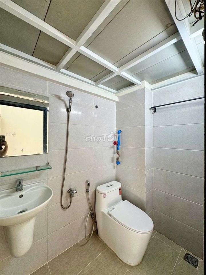 Phòng có gác sát mặt tiền đường
