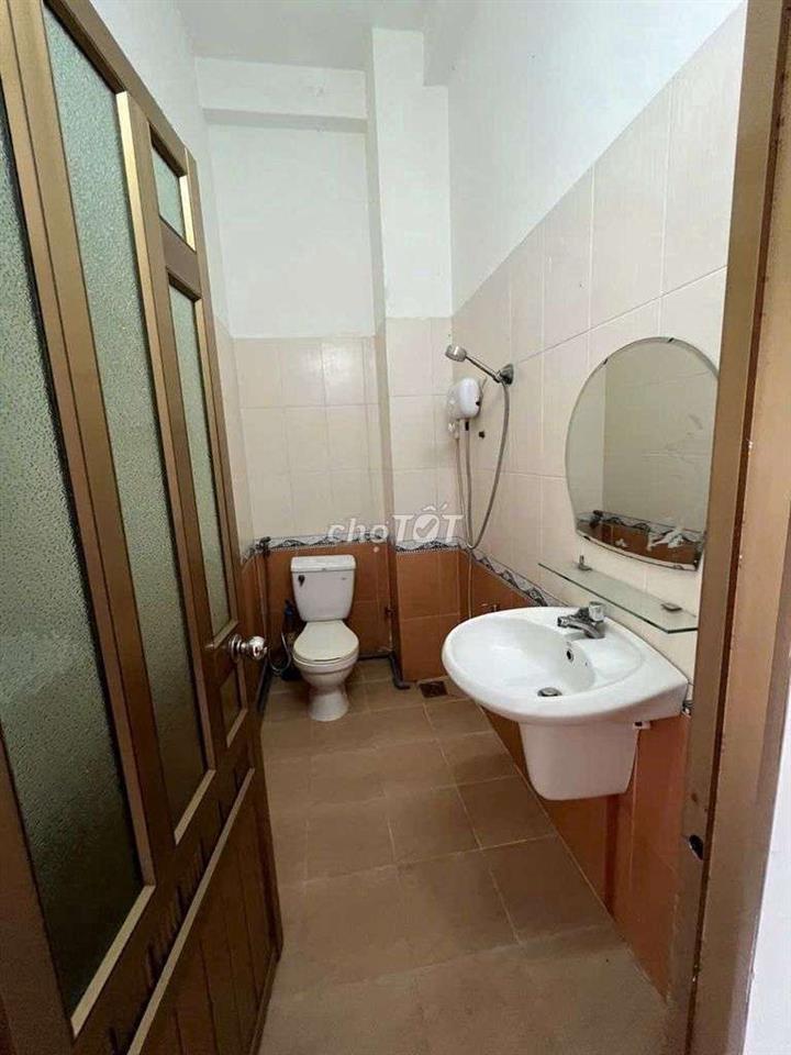 Phòng cho thuê full nội thất lầu 1 cửa sổ trời 