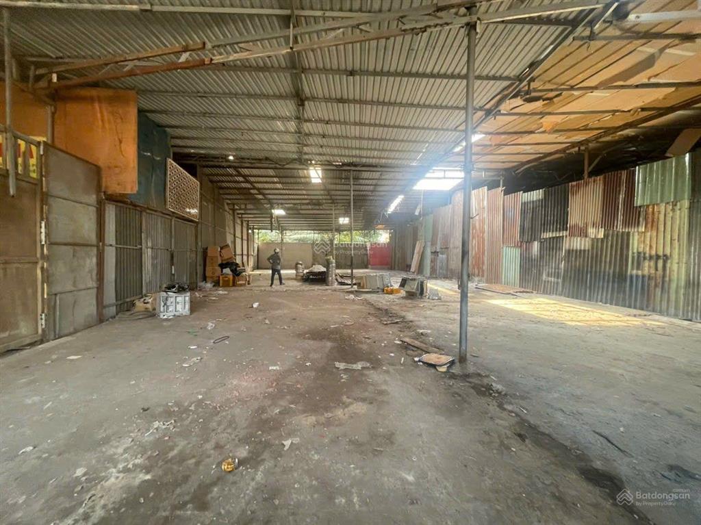 Cho thuê 360m2 kho xưởng sản xuất  vị trí nằm trên đường phạm hữu lầu (cách phú mỹ hưng 1km)