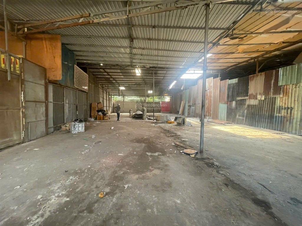 Cho thuê 360m2 kho xưởng sản xuất  vị trí nằm trên đường phạm hữu lầu (cách phú mỹ hưng 1km)