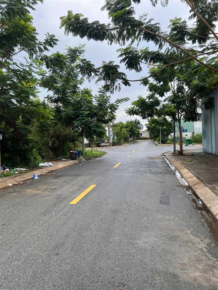 Kdc long hậu nam sài gòn đường d11, dt 9mx22.5m hướng tây, giá 25.5tr/m2, rẻ hơn tt 3tr/m2