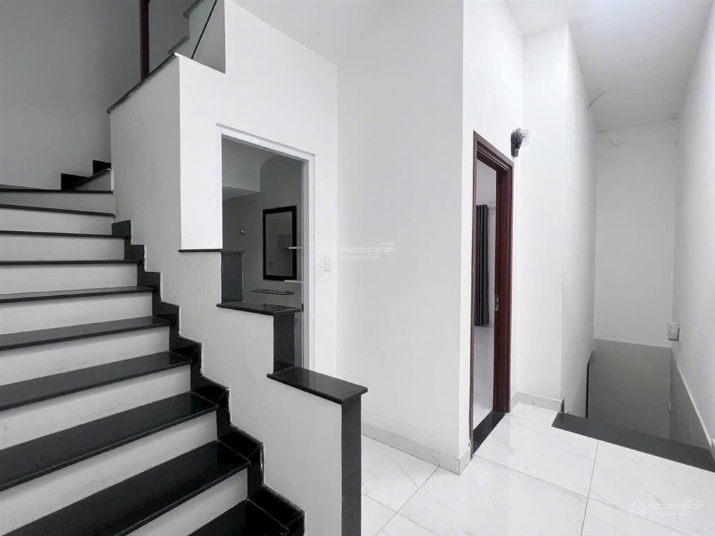 38 triệu/tháng, nhà phố cityland (1 hầm + 4 lầu). vị trí đẹp