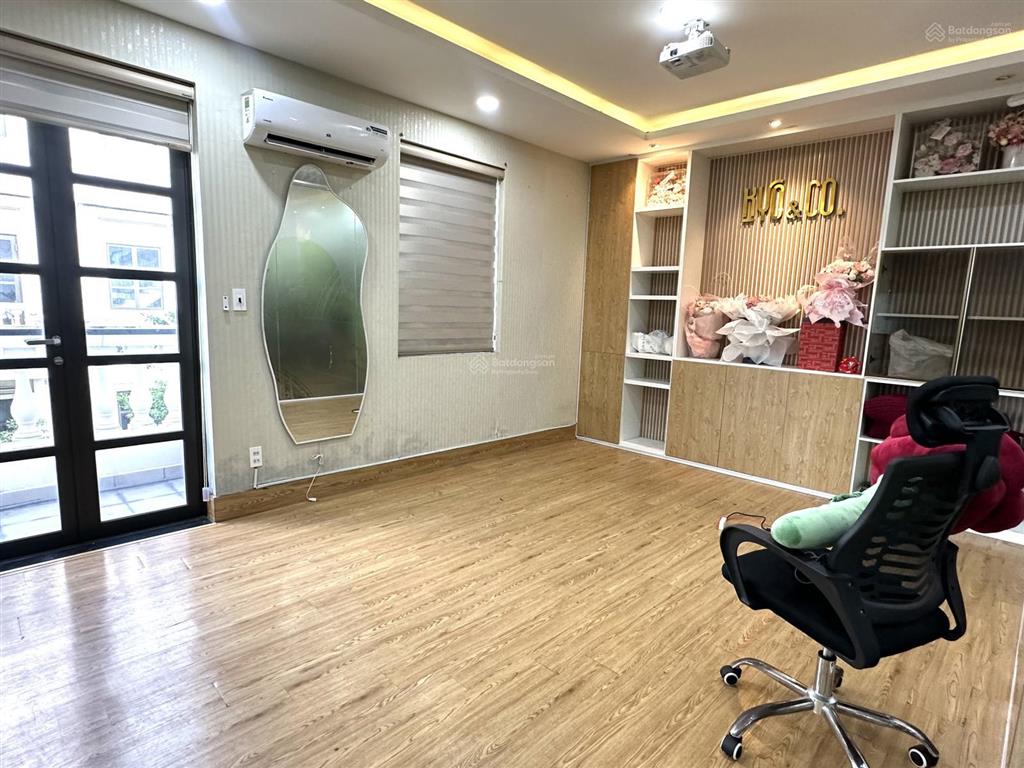 Văn phòng cityland  góc 2 mặt tiền đẹp
