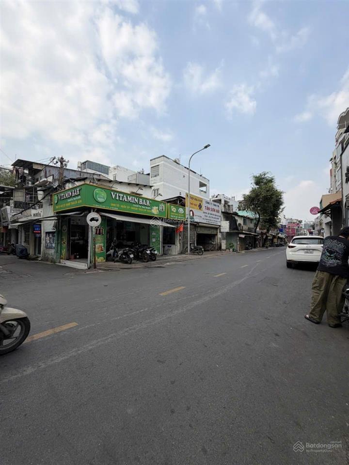 Gà đẻ trứng vàng phú nhuận mặt tiền kd siêu đỉnh gần 100m3tag5pn sẵn dòng tiền nhỉnh 18t.satq1,q3