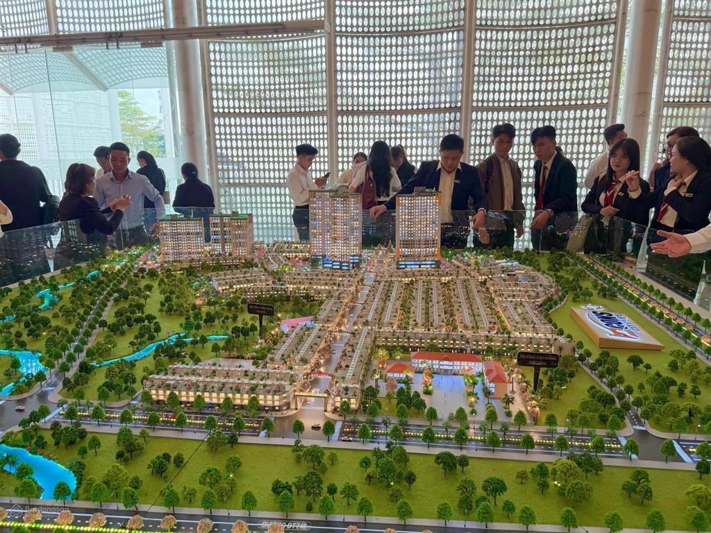 Nhà phố bcons city life thành toán từ 5% vốn sẵn từ 20% hỗ trợ lãi suất ân hạn nợ gốc đến nhận nhà