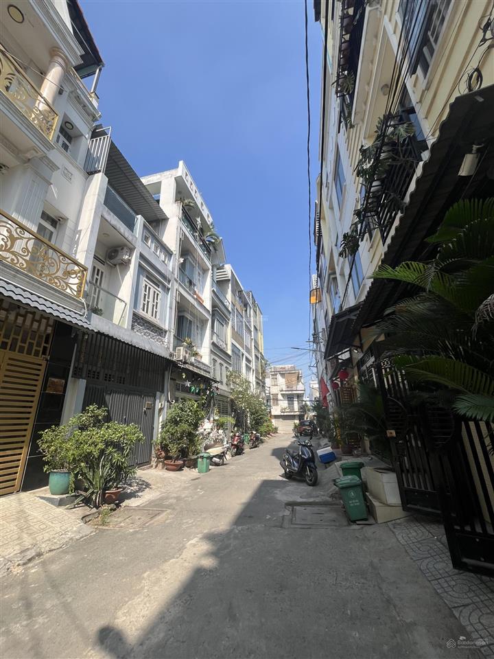 Căn nhà đẹp giá tốt nhất sát cổng vạn phúc