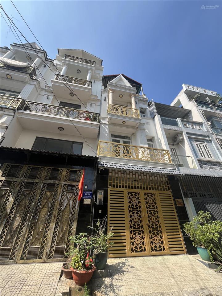 Căn nhà đẹp giá tốt nhất sát cổng vạn phúc