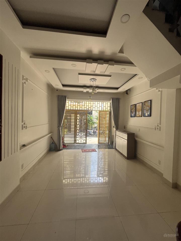 Căn nhà đẹp giá tốt nhất sát cổng vạn phúc