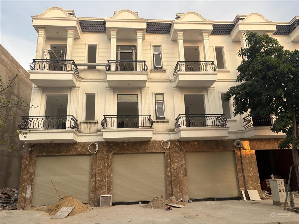 Bán nhà phố thương mại trung tâm tân uyên