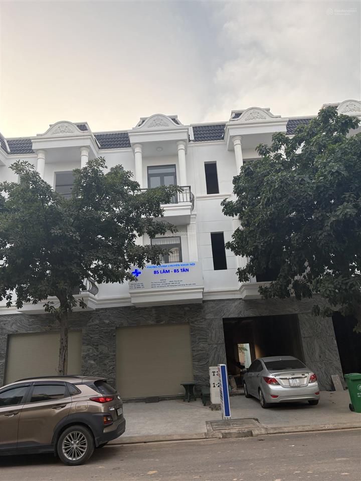 Bán nhà phố thương mại trung tâm tân uyên