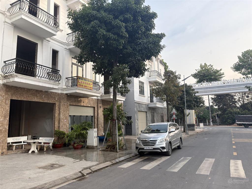 Bán nhà phố thương mại trung tâm tân uyên