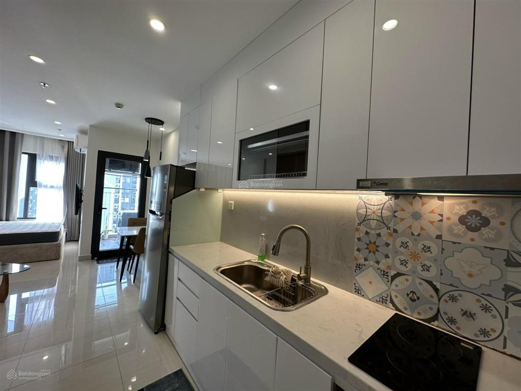 Khách hết hợp đồng, cần cho thuê studio đủ đồ giá 6,5 triệu tại vinhomes smart city.  0372 135 ***