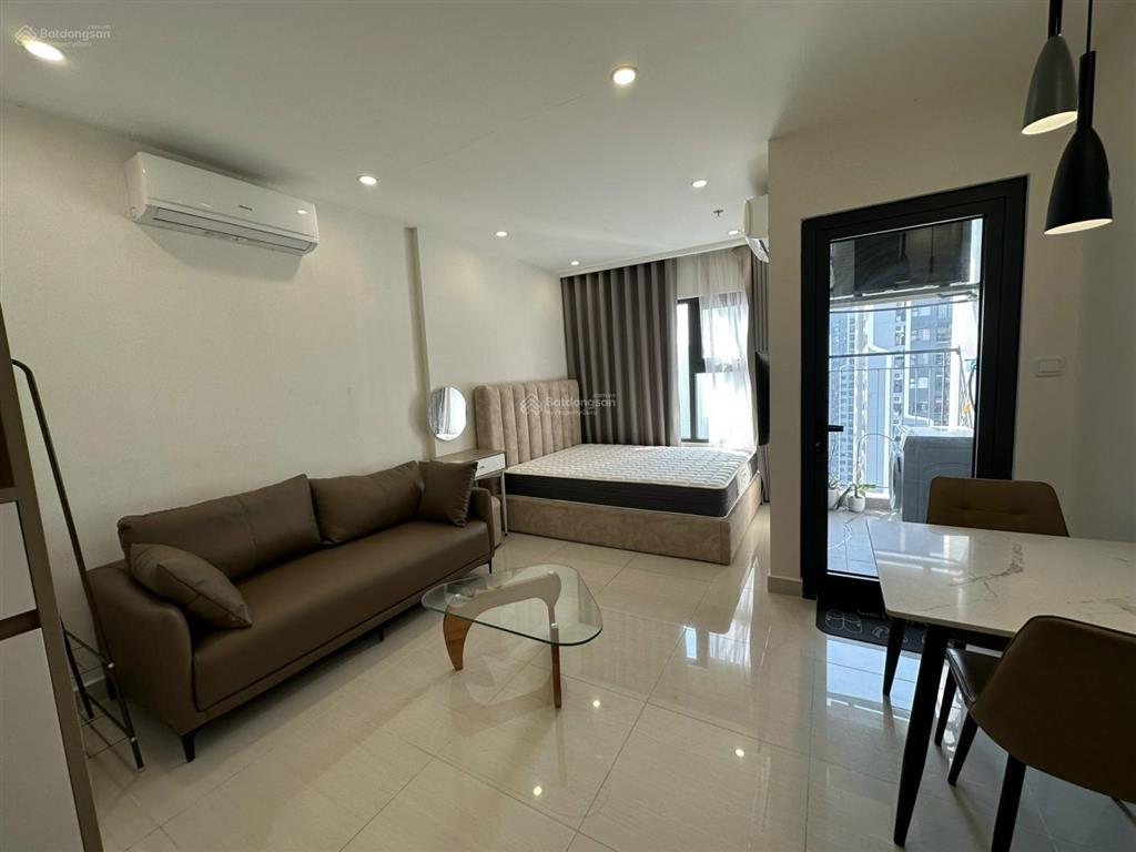 Khách hết hợp đồng, cần cho thuê studio đủ đồ giá 6,5 triệu tại vinhomes smart city.  0372 135 ***